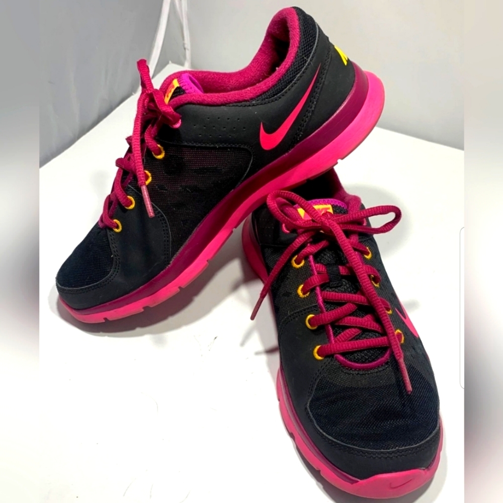 Nike Womens Sneakers Size 8.5 Black Pink Yellow Running Training Flex Trainer 3